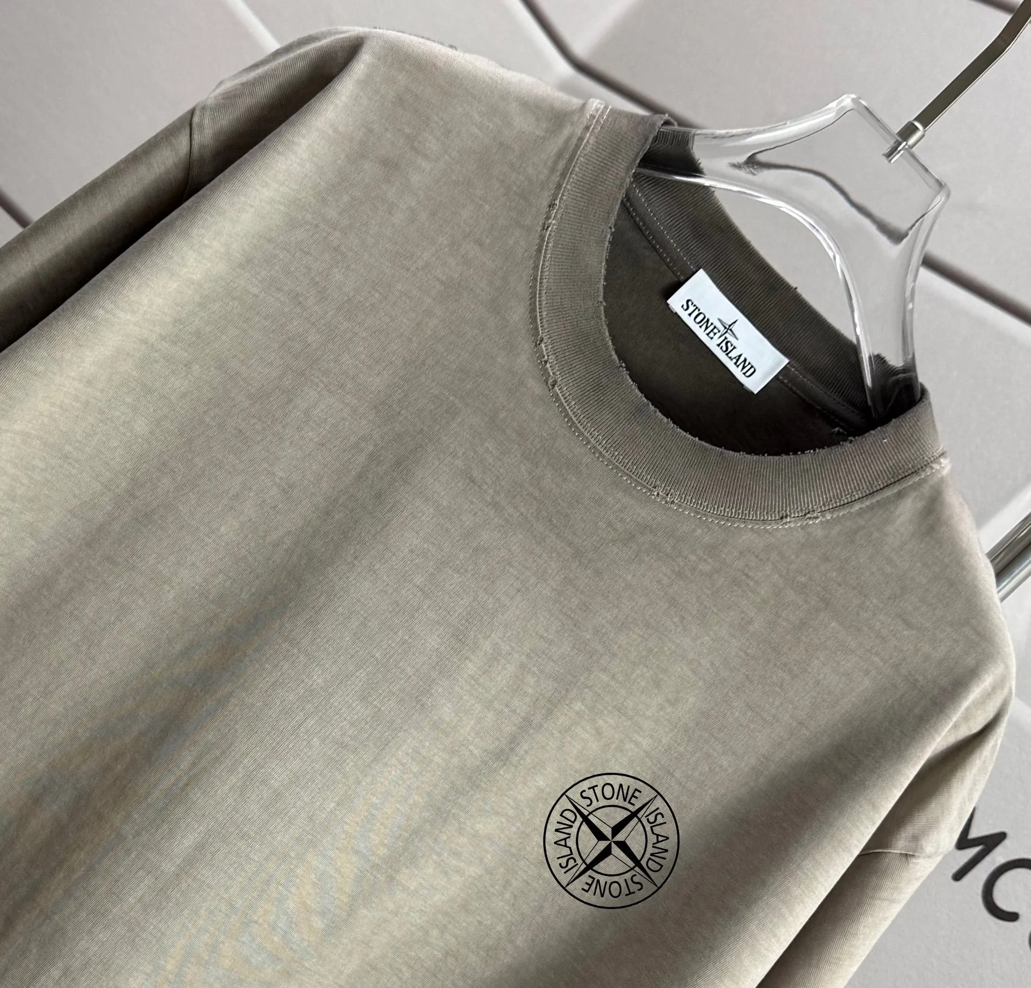 P160 Ston* islan* 石*岛 2025 autumn and winter new style Washed and worn 320g round neck short-sleeved tee Unisex loose version Color: Washed black Washed white Washed gray Brown Size: S M L XL XXL Size: S (90-130 pounds) M (120-150 pounds) L (140-165 pounds) (160-180 catties) XXL (180-210 catties)